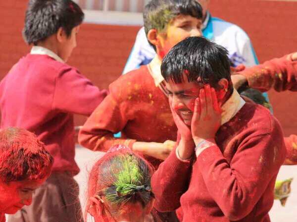 ‘Net’ loss to offline traders of Holi songs