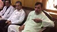 Delhi minister Gopal Rai visits LNJP hospital , talks to employees on labour problems 