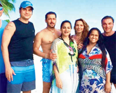 Salman Khan and Iulia Vantur holiday with the Khandaan in Maldives