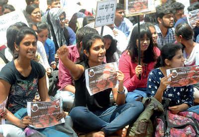 VTU students protest one-time exit system