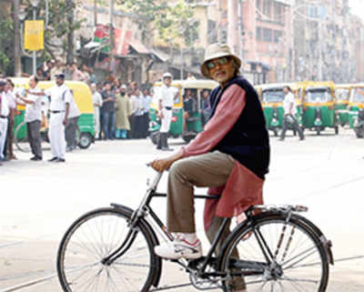 Bachchan cycles through City of Joy