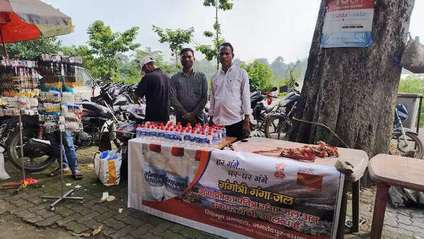 Mobile Gangajal kiosks of postal dept a big hit among kanwariyas