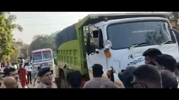 ‘Unsafe’ transport of toxic waste from Cuncolim estate irks Curchorem locals