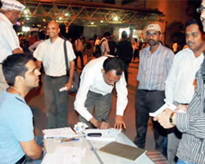 5,000 Navi Mumbaikars demand end to train ticket surcharge
