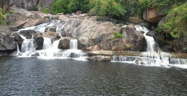 Rain lashes southern districts