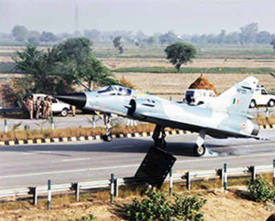 Emergency runways on Mum-Nagpur E'way?