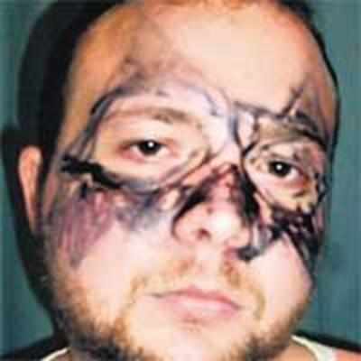 Burglars '˜disguise' faces with permanent markers
