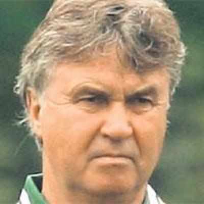 Dutch Guss Hiddink in talks with Chelsea