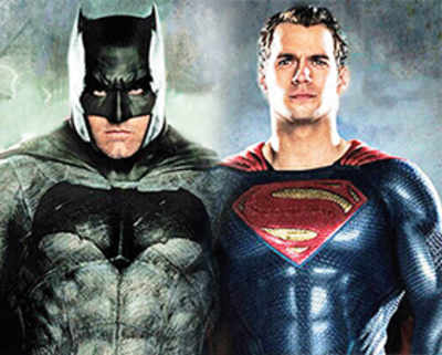 Batman Benchpress vs Superman Squats