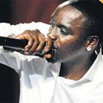 Akon arrives for Mumbai rap