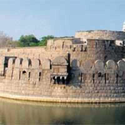 5,000 held for bid to barge into Vellore fort mosque