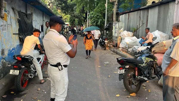11 hrs, 1.5k cars: Cops turn focus on illegal parking