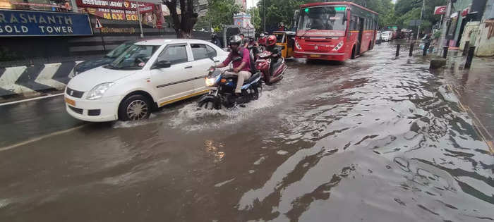 Chennai Rain Live Updates: Light Spell Of Rain In City, Heavy Rainfall ...