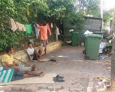 Breach Candy residents fume as dozen shanties spring up on footpath