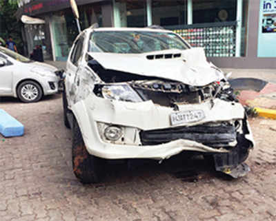 19-yr-old arrested after ramming car into Bandra sea link toll booth