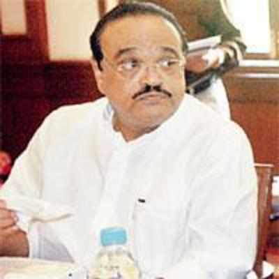 Bhujbal's eight-page letter fails to pacify Anna Hazare