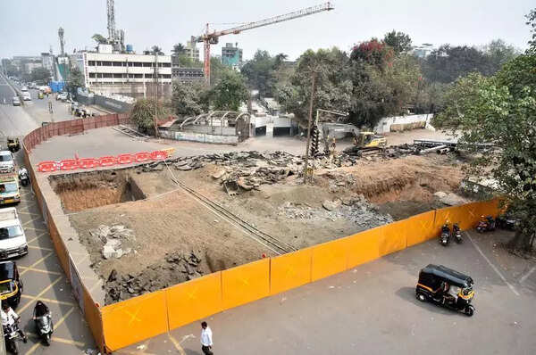 Section between Kathe Galli signal and Dwarka Jn closed