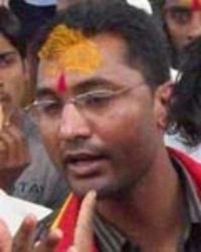 Decoy: Kannada activist burnt his own state flag