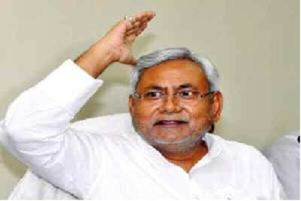 Nitish walks tall as pals wrangle over note ban