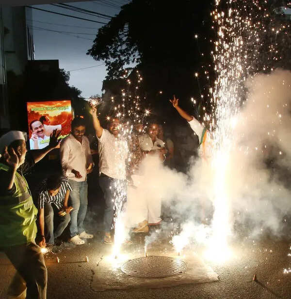 Crowds raise slogans, burst crackers and share sweets in North Paravur