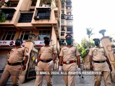 Navi Mumbai cops help senior citizens amid COVID-19 lockdown
