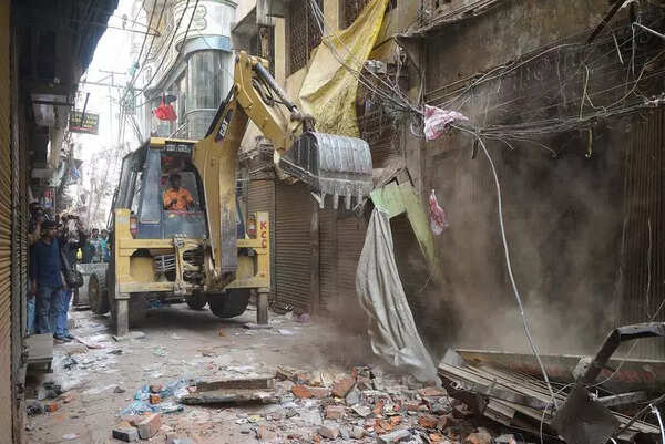 Dalmandi widening: After a month, bulldozers roll in amid tight security
