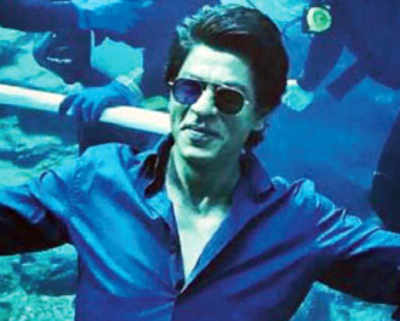 When Shah Rukh Khan was photobombed