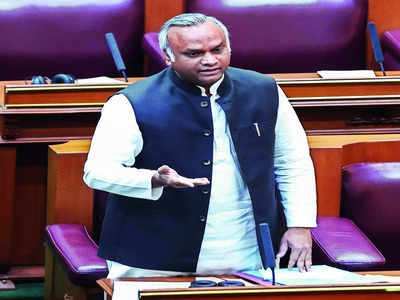 State government stands by Priyank Kharge; hands over contractor suicide case to CID