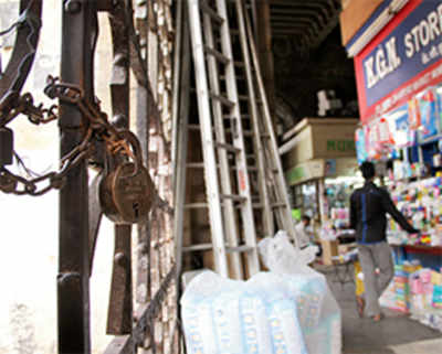 BMC seals 7 gates after Crawford shopkeepers refuse to move