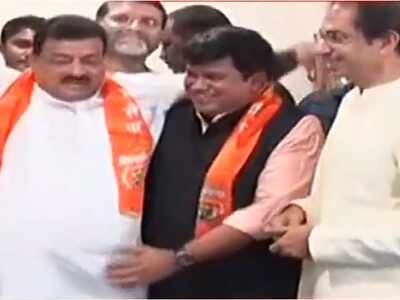 Ex-NCP minister Bhaskar Jadhav joins Shiv Sena