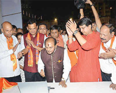 Sena has a change of heart, woos Gujaratis