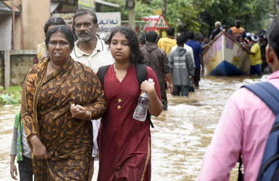 Kerala, Karnataka rains and floods LIVE UPDATES: Karnataka CM HD Kumaraswamy took aerial assessment of flood situation in state; Relief material for Kerala leaves Mumbai