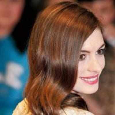 Anne Hathaway to record pap rap