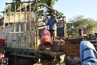 Tech-glitch on online LPG booking site forces residents to rush to gas agencies