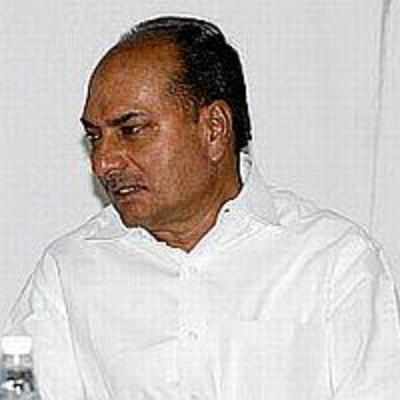 AK Antony backs Army chief General VK Singh's bribe claim