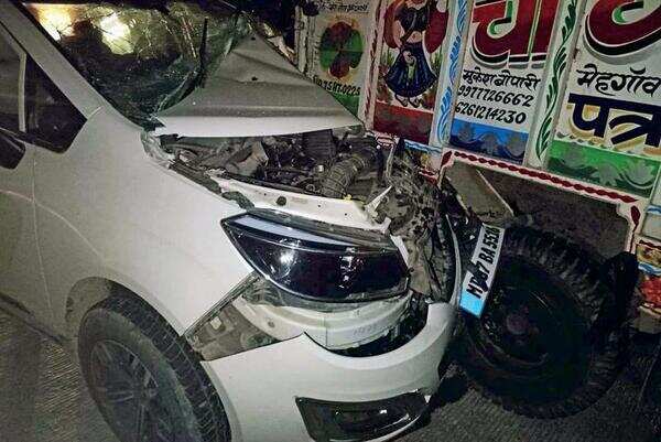 Car mows down truck driver and helper on e-way