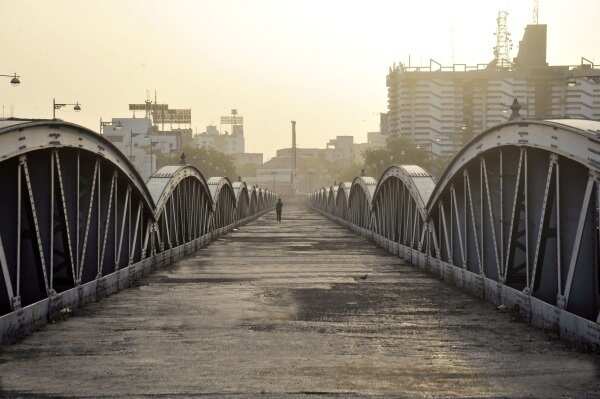 Amdavadis say cheers to Ellis Bridge turning walkway