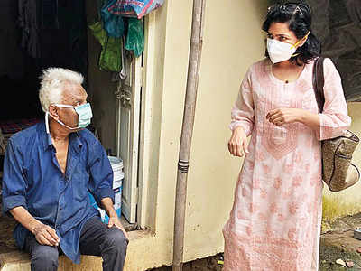 Actor Rajshri Deshpande helps 72-yr-old homeless man get shelter at old age home