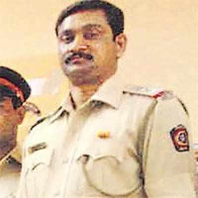 Cop nabbed for returning bribe