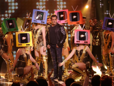 Bigg Boss 13 Grand Finale: Salman Khan gears up for his performance; watch video