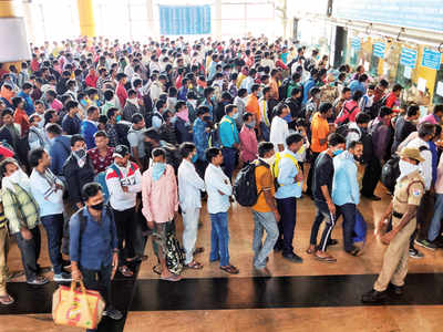Exodus continues: 75k throng CR stations
