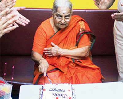 Matunga cops celebrate birthday of 82-yr-old woman they call mom