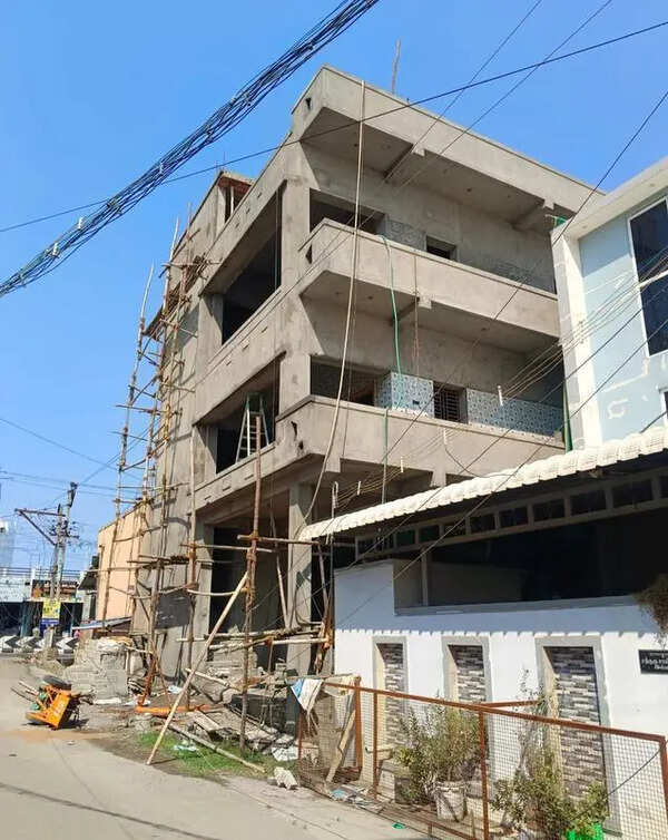 Two workers die after mini lift snaps, falls on them at construction site in Erode