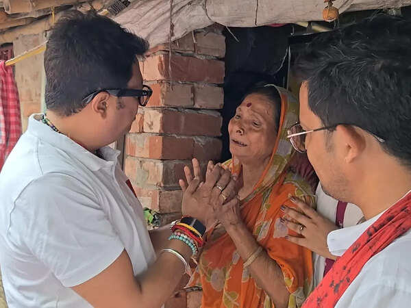 Dum Dum house gets power connection after 5 decades
