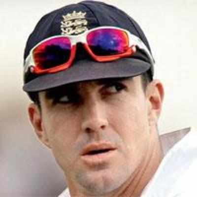 Yuvraj and Pietersen take duel to Twitter