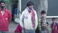 Covid-19 crisis: Migrant workers complain of no transportation service for returning to their hometown in Jhansi 