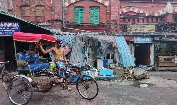 Hawkers, shoppers back at New Market, union offices razed