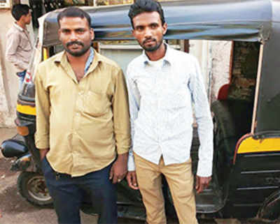 Auto driver helps family find purse forgotten in another auto