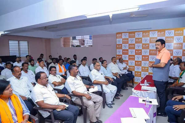 Siddaramaiah, BJP leaders step up Bagalkot bypoll campaign