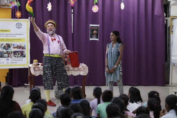 Ex‑naval officer turns ‘medical clown’, brings laughter, healing to patients